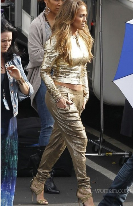 Street Style: Jennifer Lopez 